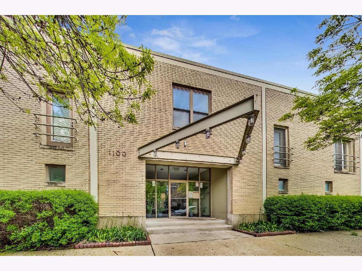 Condos & Townhomes & Homes Rented Hawthorne Place Chicago Illinois, 1100 Cornelia
