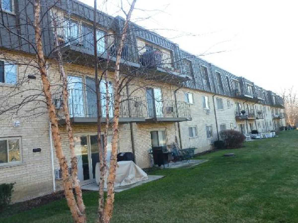 Condominiums Rented Fairway Greens Wheeling Illinois, 565 Fairway View