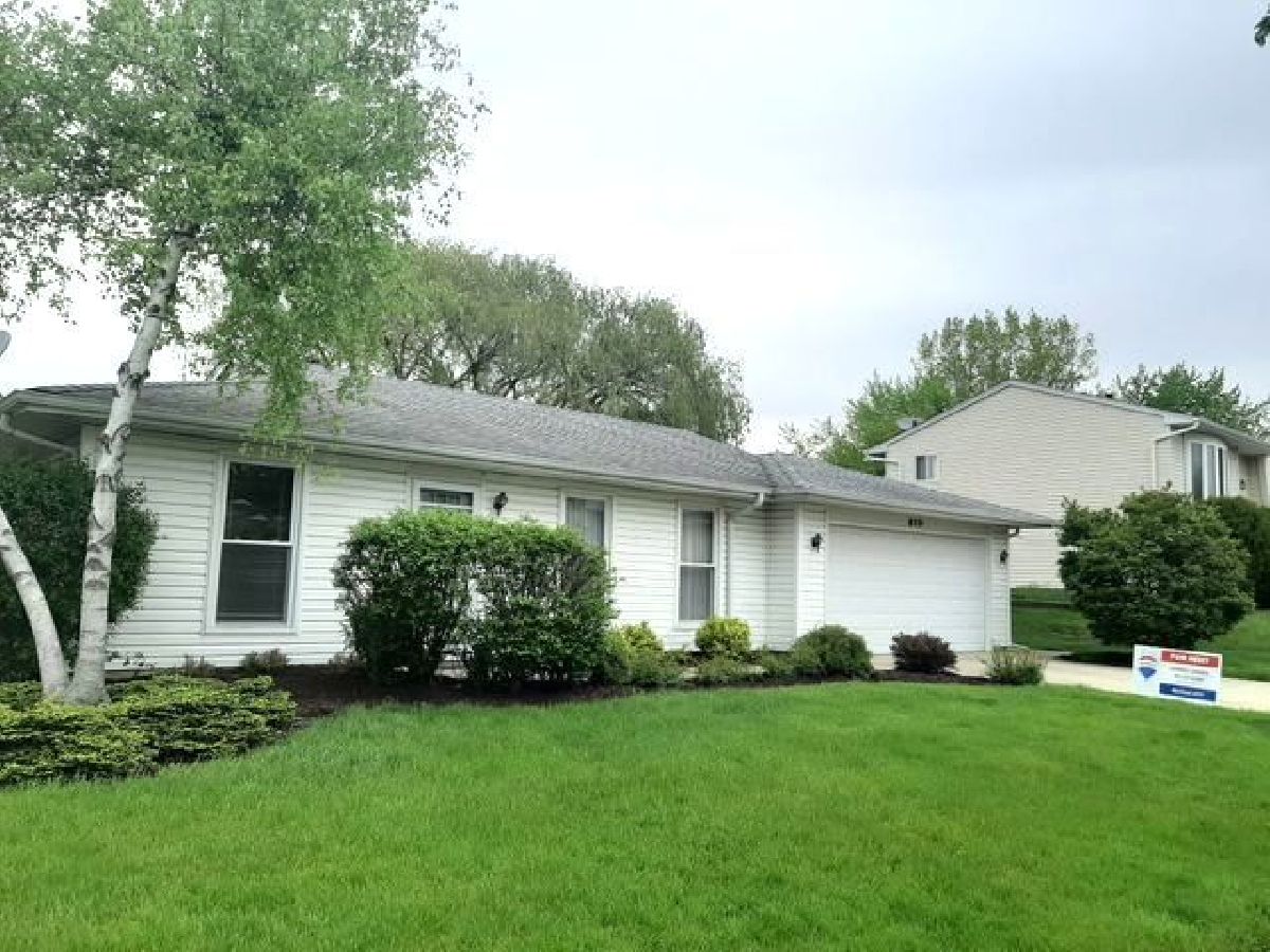 Homes Rented Summerfield Roselle Illinois, 810 Pine