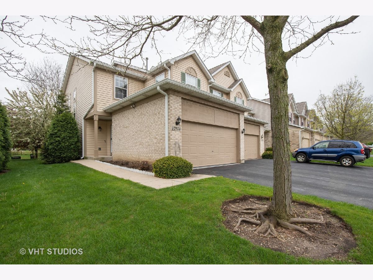 Townhomes Sold Windsor Woods Libertyville Illinois, 17073 Cunningham