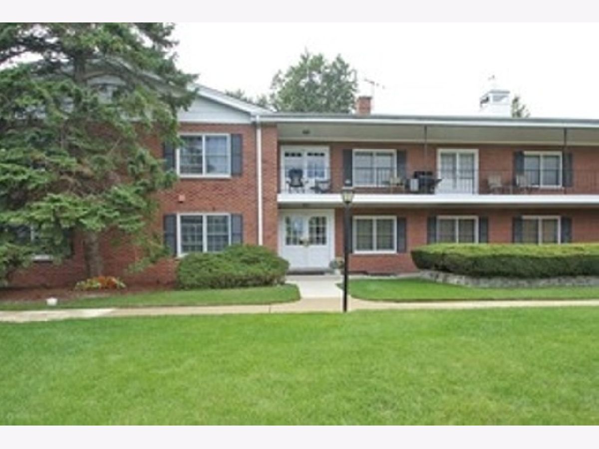 Condominiums Rented Cambridge Court Northbrook Illinois, 2820 Dundee