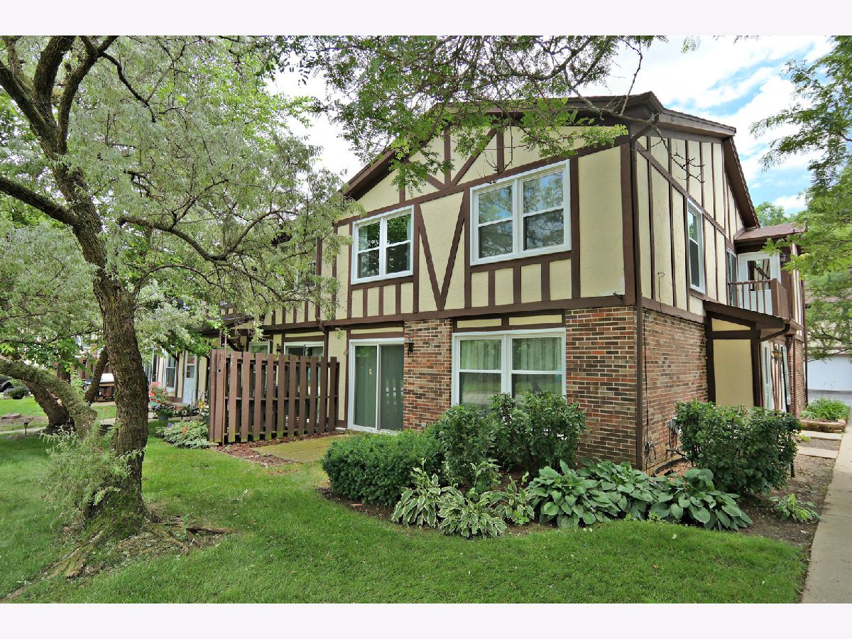 Townhomes & Condos Sold Creekside Woodstock Illinois, 412 Saint Johns