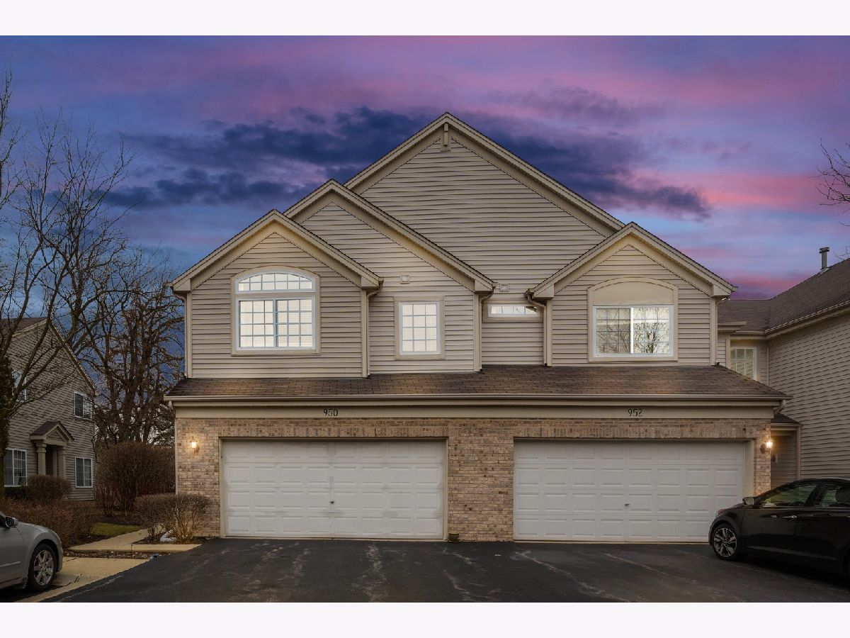 Townhomes & Condos Sold Maple Hollow Lombard Illinois, 950 Creekside