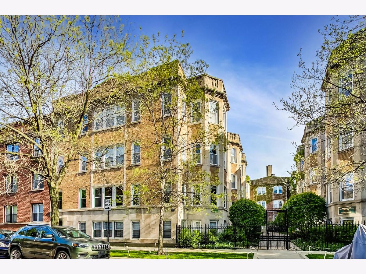 Condominiums Sold Wrigley View Village Chicago Illinois, 863 Cornelia
