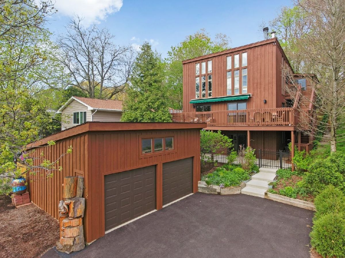 Homes & Condos & Townhomes Sold Fox River Woodlands Geneva Illinois, 407 Bennett