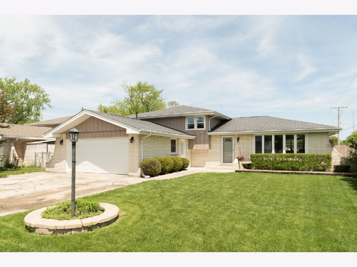 Homes Sold Delugachs Wooded Hills Palos Hills Illinois, 10249 84th