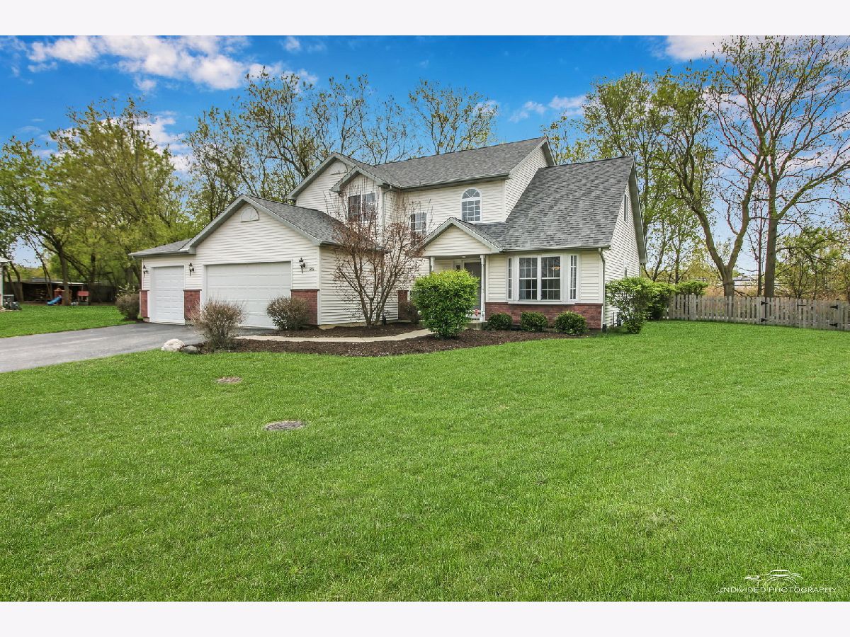 Homes & Condos & Townhomes Sold Crescent Meadows Gurnee Illinois, 926 Crestville