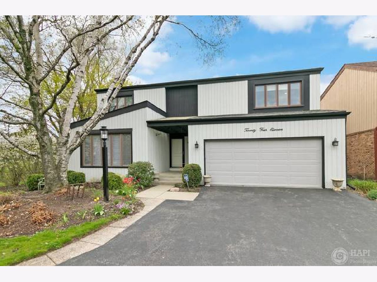 Homes & Condos & Townhomes Rented Cobblewood Northbrook Illinois, 2411 Brian