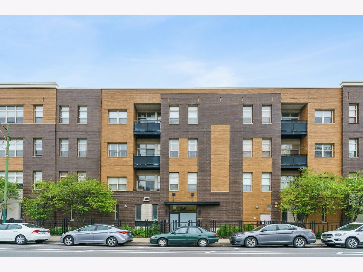 Condominiums Sold Welbourn Row Chicago Illinois, 2951 Clybourn