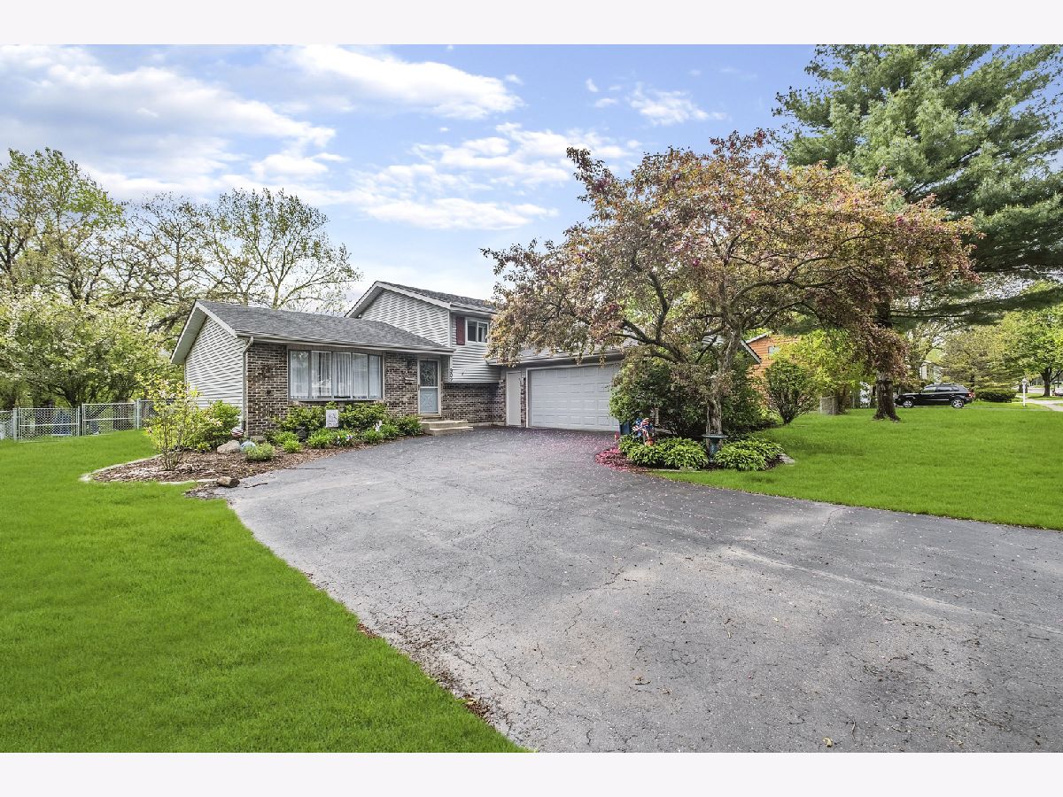 Homes Sold Village Green Algonquin Illinois, 902 Scott