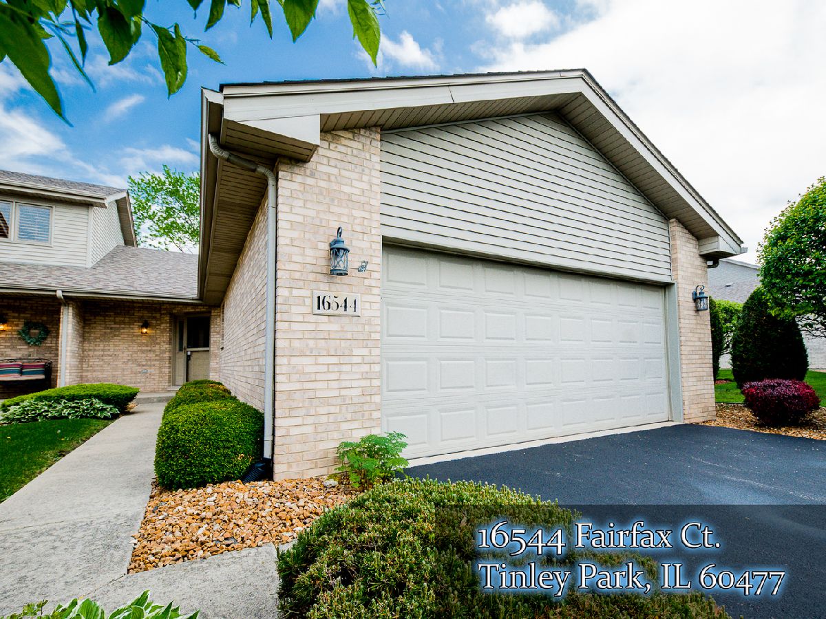 Townhomes Sold Fairfax Court Tinley Park Illinois, 16544 Fairfax