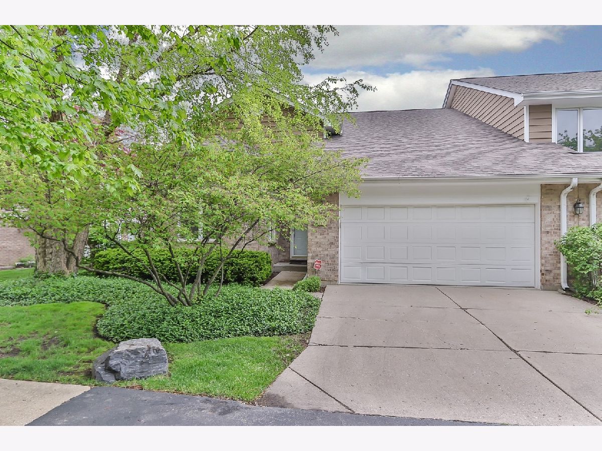 Townhomes Sold Winchester Estates Buffalo Grove Illinois, 109 Woodstone