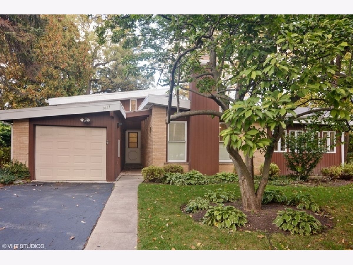 Homes Rented Sherwood Forest Highland Park Illinois, 1615 Berkeley