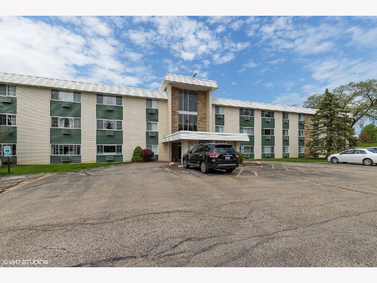 Condominiums Sold Winchester Valley Libertyville Illinois, 375 Winchester