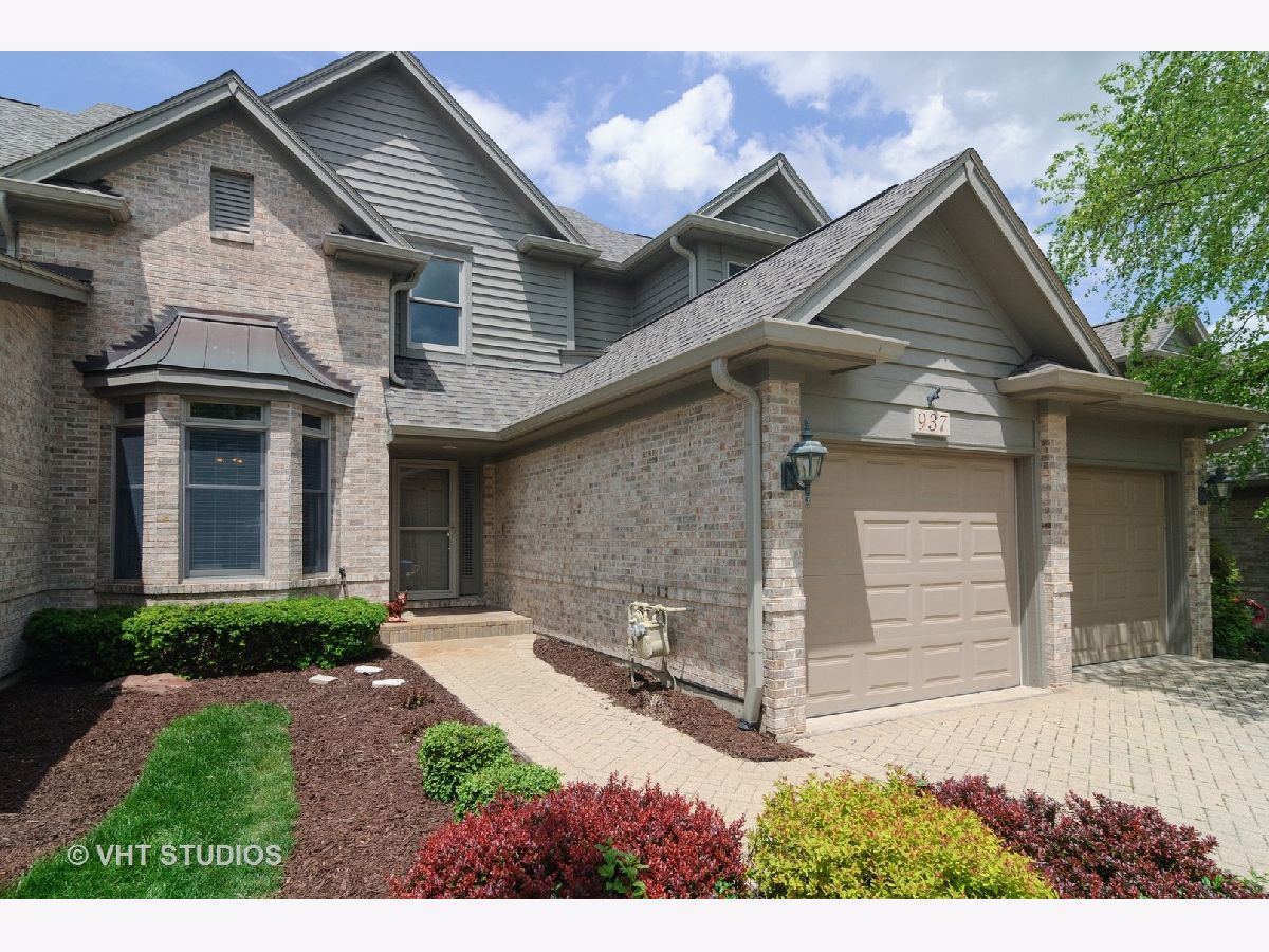 Townhomes Sold Oak Crest St Charles Illinois, 937 Oak Crest