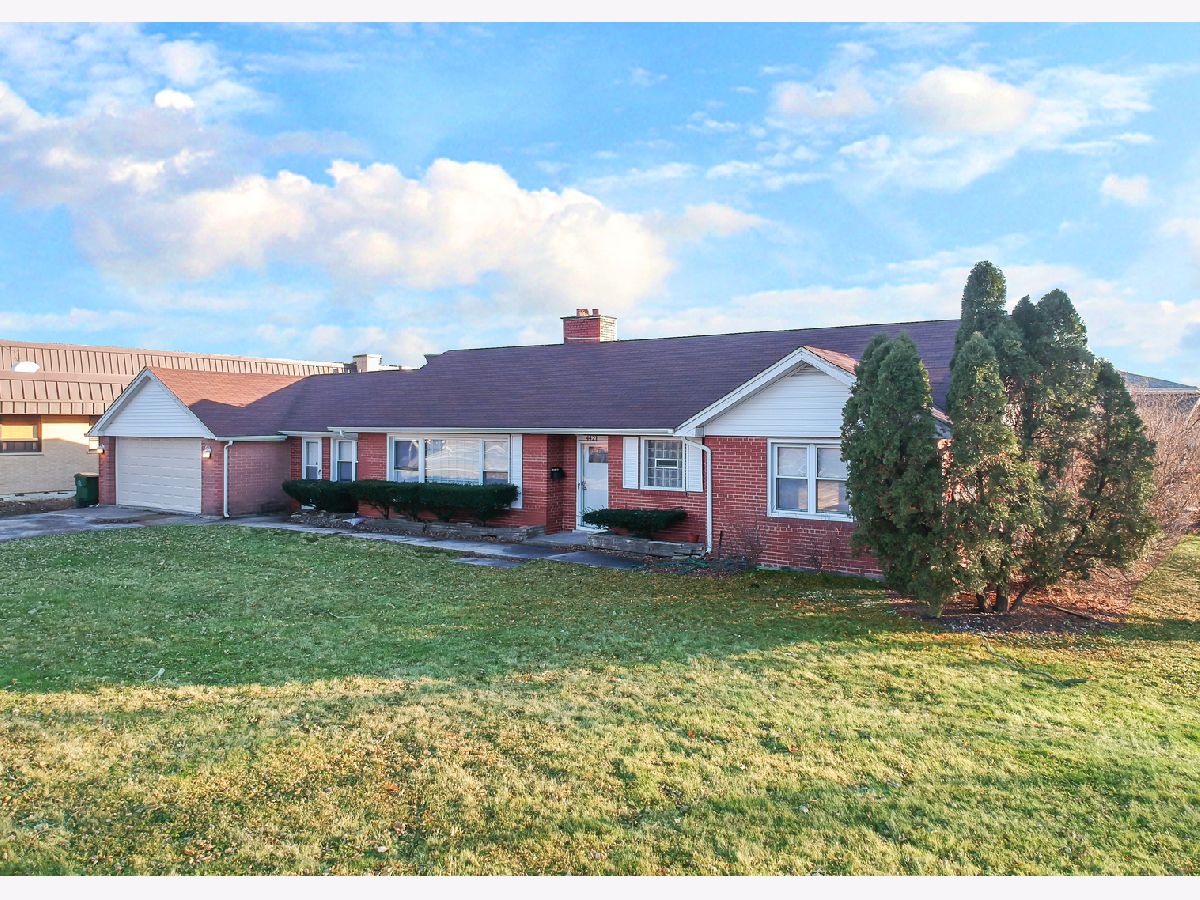 Homes & Condominiums Sold Longwood Acres Oak Lawn Illinois, 4421 103rd