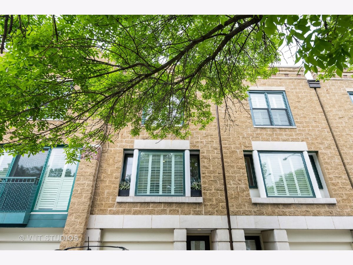 Townhomes Sold Larrabee Commons Chicago Illinois, 1625 Larrabee