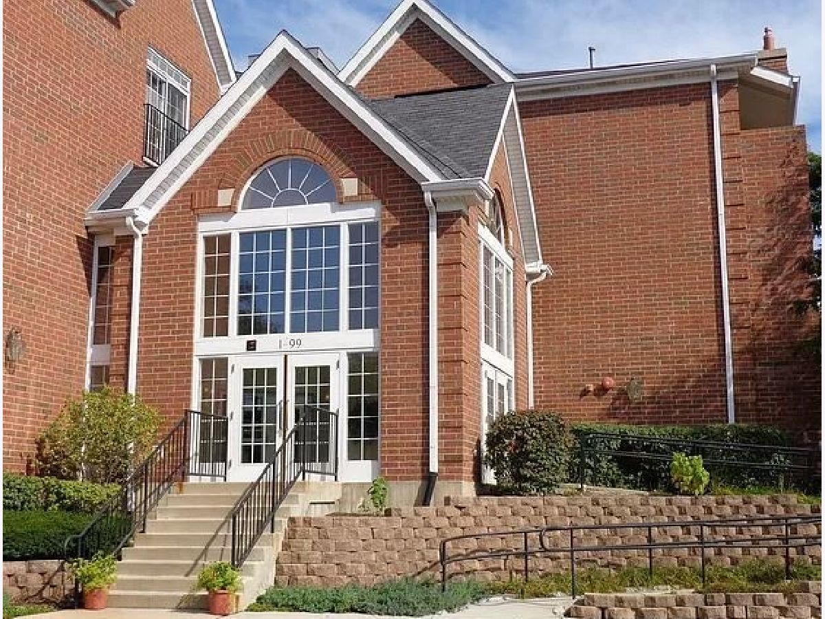 Hunt Club Condos St Charles IL, Condominiums For Sale & For Rent