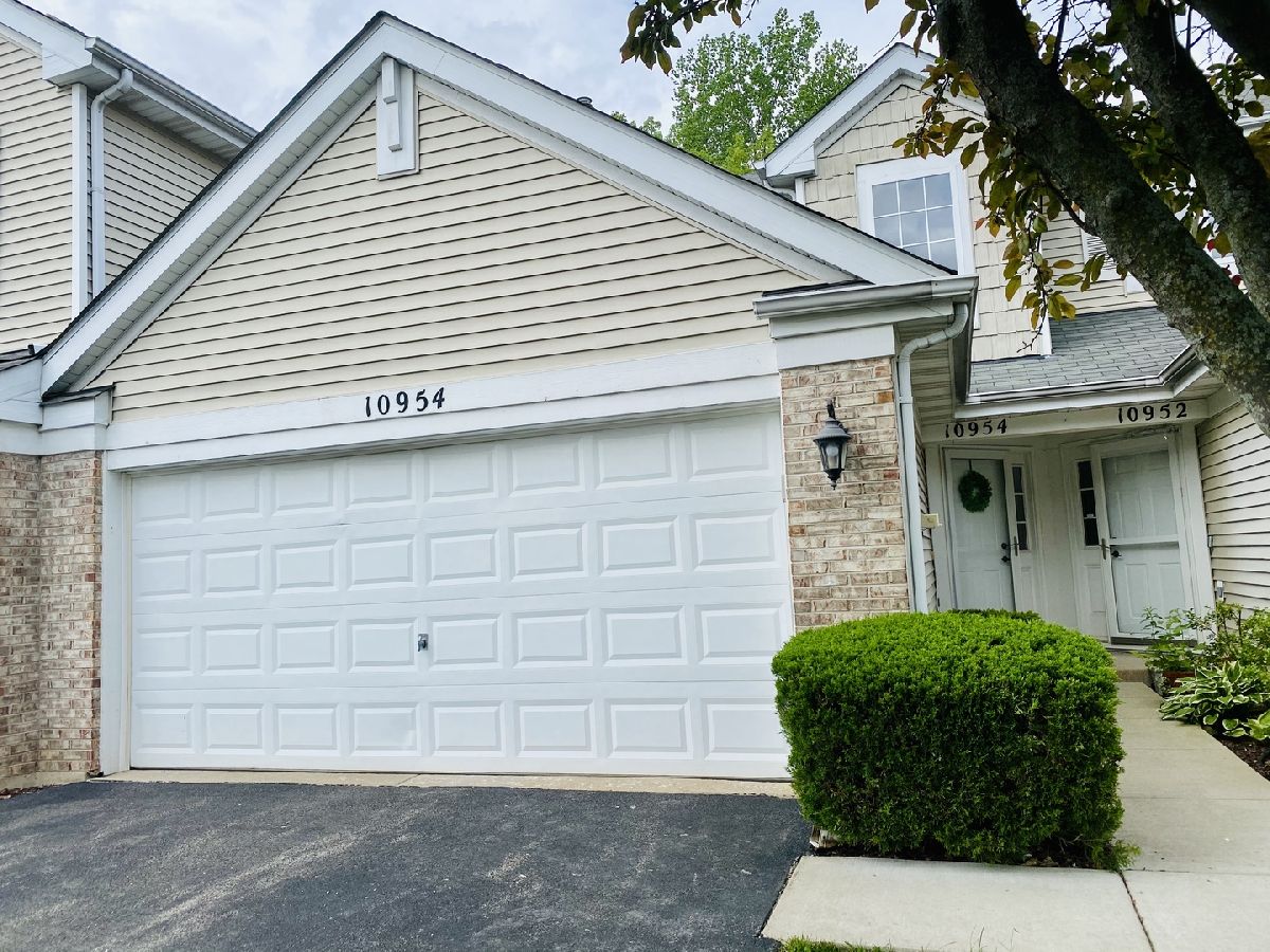 Townhomes Sold The Townes Of Wing Pointe Huntley Illinois, 10954 Cape Cod