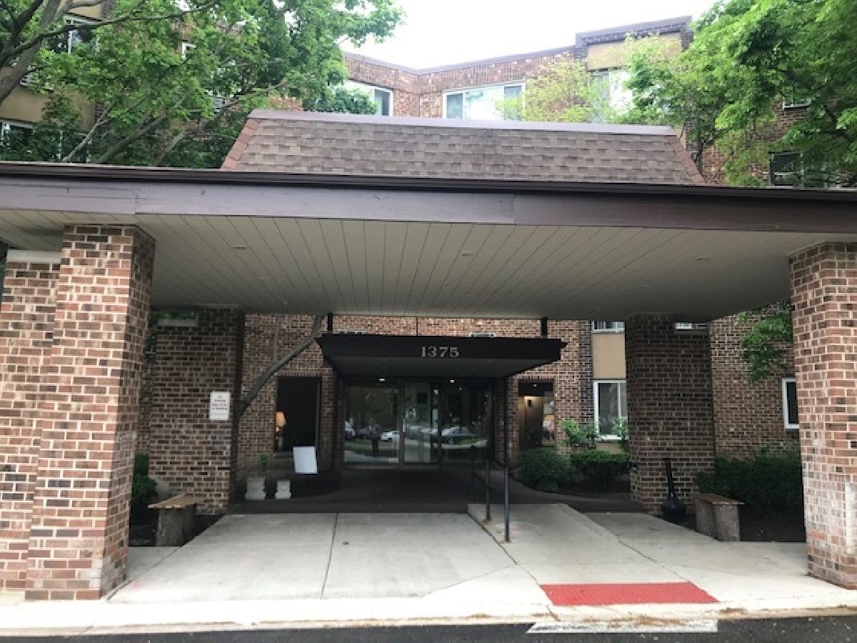 Moon Lake Hoffman Estates IL, Townhomes & Condos & Homes For Sale & For