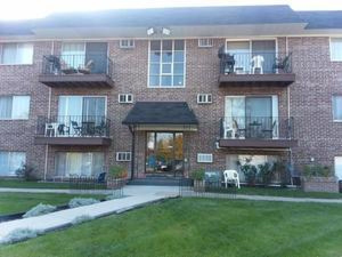 Condominiums Sold Hale Garden Addison Illinois, 215 Hale