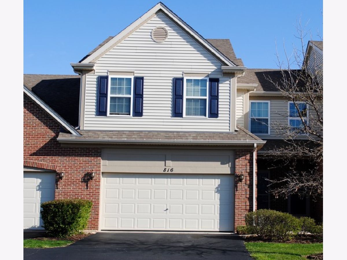 Homes & Townhomes Rented Ashton Pointe Crystal Lake Illinois, 816 Oak Hollow