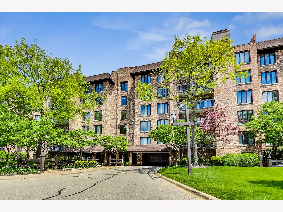 Mission Hills Northbrook IL, Condos & Townhomes & Homes For Sale & For