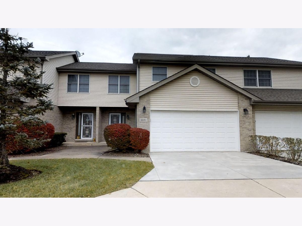 Townhomes Rented Hidden Pines Downers Grove Illinois, 1009 Claremont