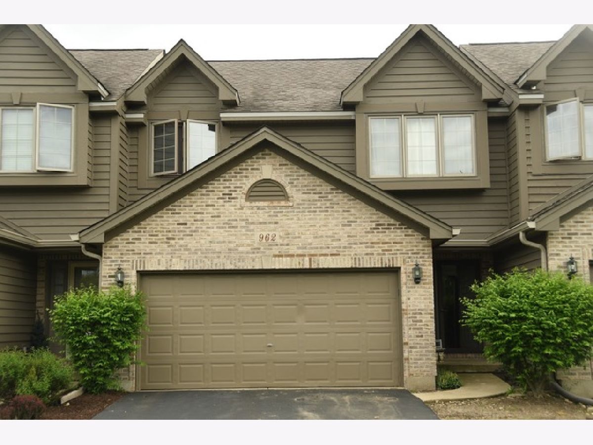 Townhomes Sold Pine Meadows Elgin Illinois, 962 Ascot