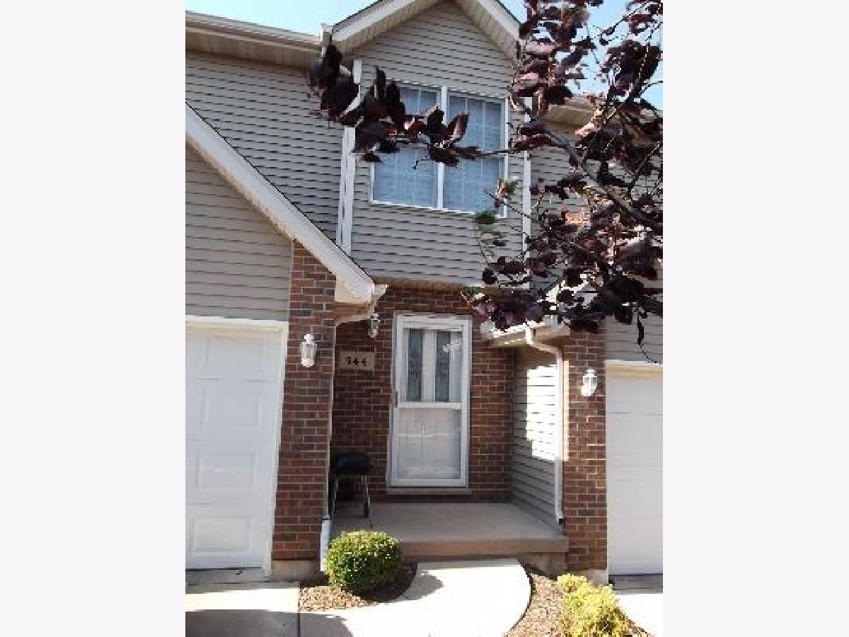 Condos & Townhomes Rented Fox Briar Sycamore Illinois, 544 Peace