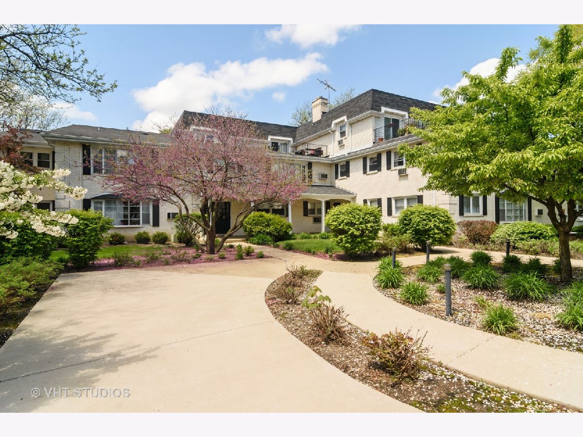 Condominiums Sold Hampton Courts Arlington Heights Illinois, 516 Eastman