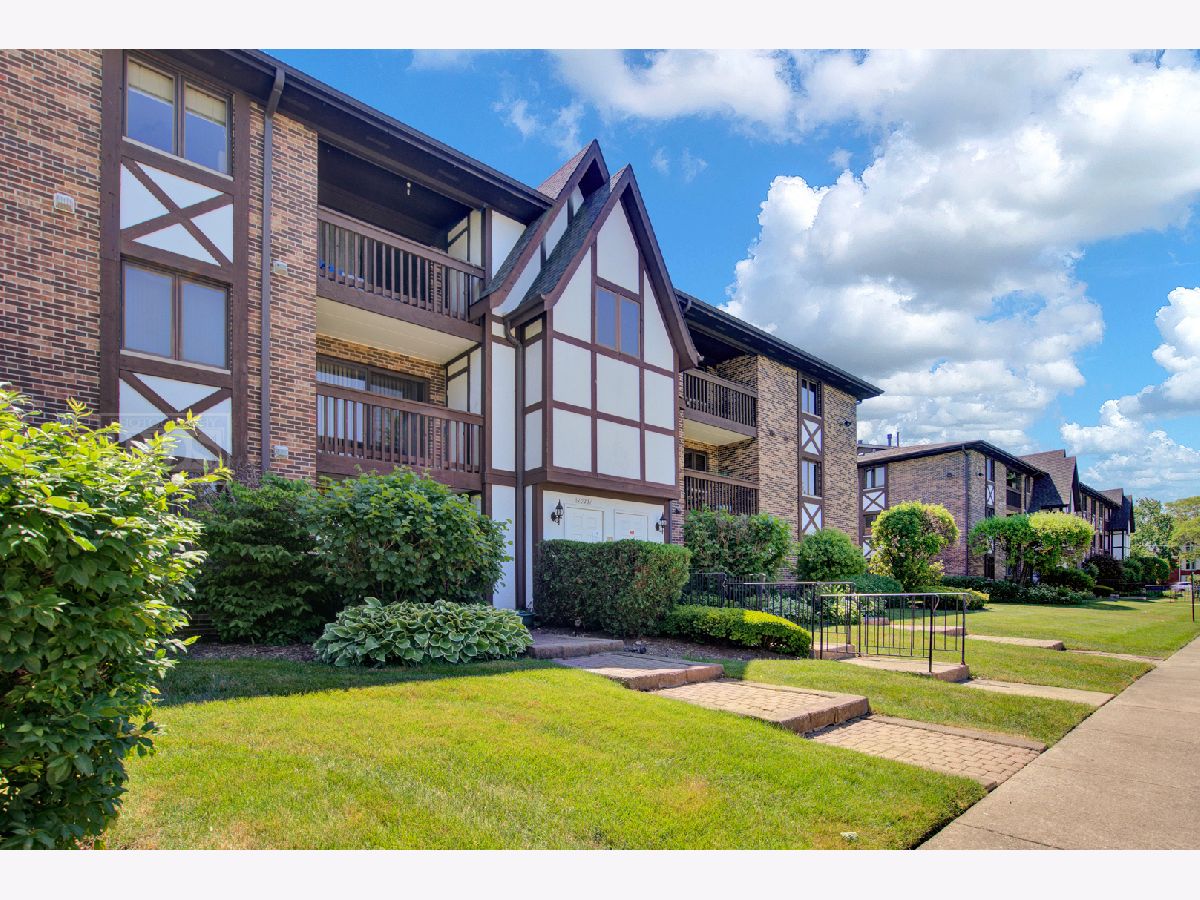 Condominiums Sold Central Park Condos Oak Lawn Illinois, 10231 Major