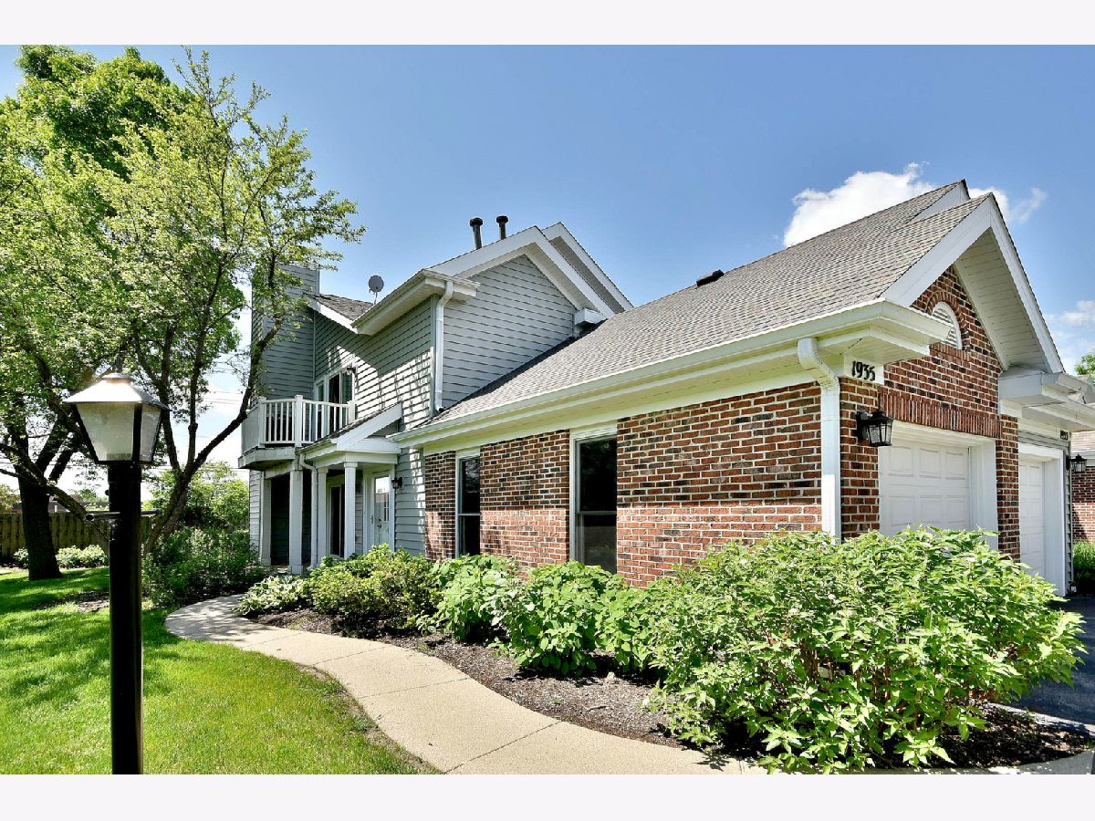 Townhomes & Condos & Homes Rented Lake Arlington Towne Arlington Heights Illinois, 1935 Stillwater