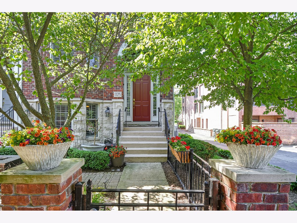 Townhomes Sold Georgian Courts Downers Grove Illinois, 1125 Gilbert