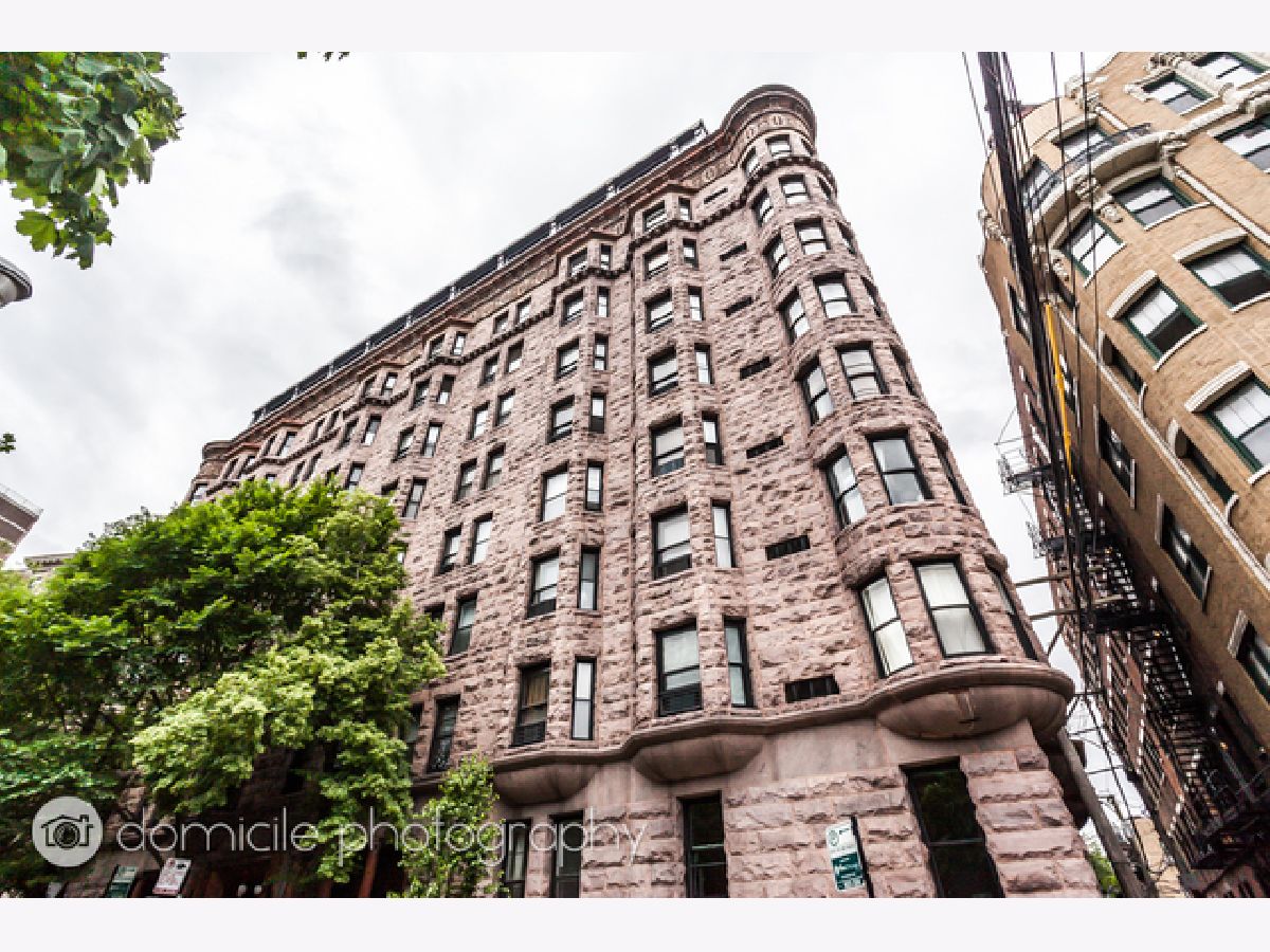 Condominiums Rented The Brewster Chicago Illinois, 2800 Pine Grove