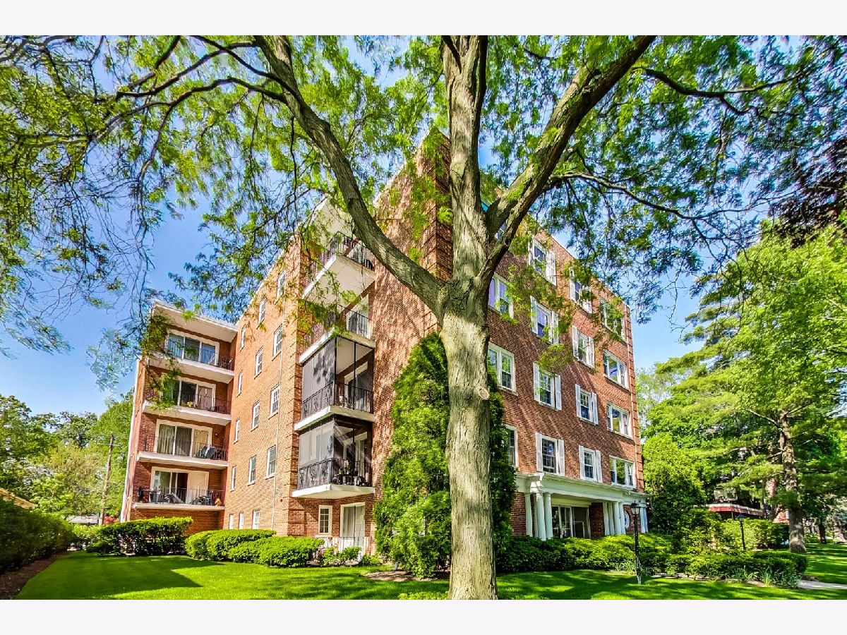 Condos & Townhomes Sold Jeffersonian Evanston Illinois, 2425 Central