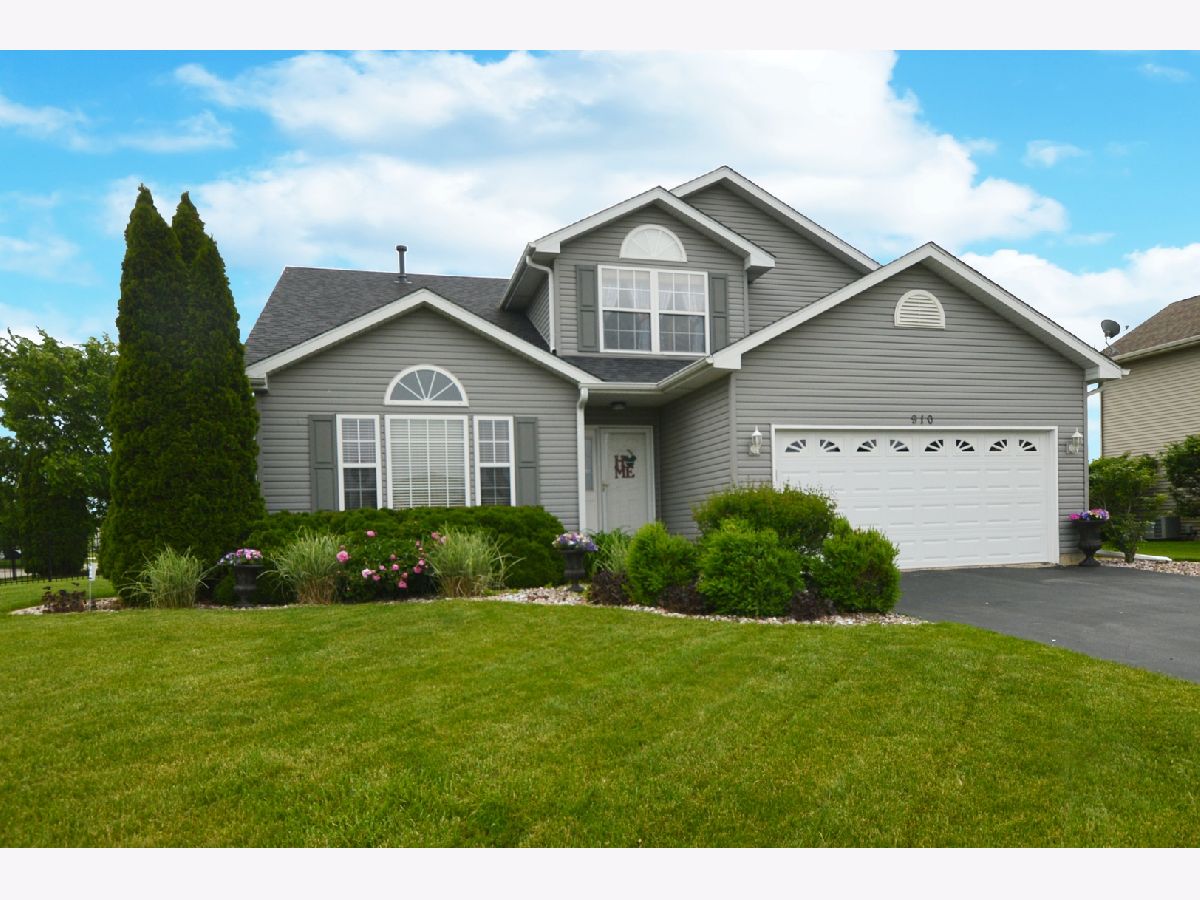 Homes Sold Huntington Village Shorewood Illinois, 910 Shorewood