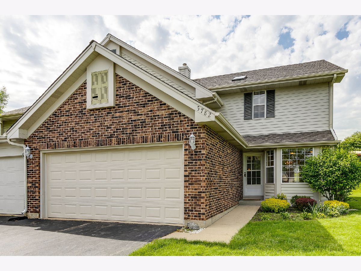 Townhomes & Homes Sold Cambridge Of Heatheridge Gurnee Illinois, 5782 Regency