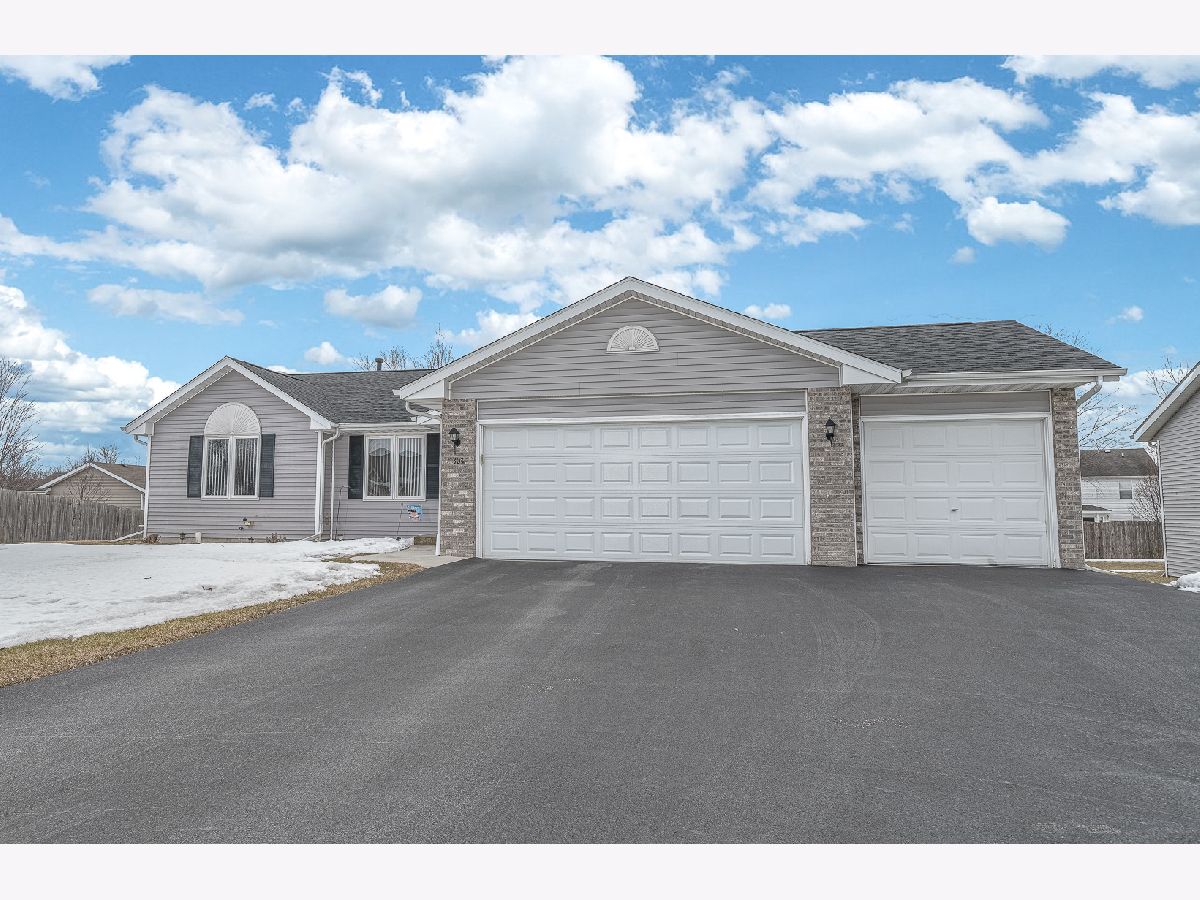 Homes Sold Sherman Oaks Poplar Grove Illinois, 303 White Oak