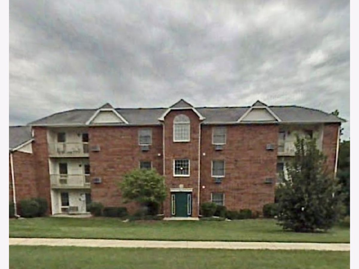 Condominiums Rented Country Club Manor Woodstock Illinois, 531 Leah
