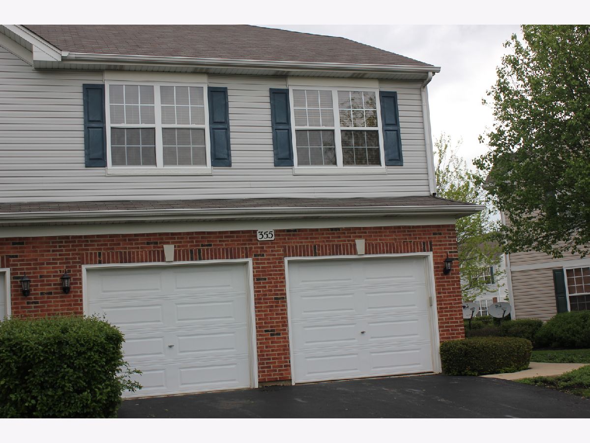 Townhomes & Homes Rented Blackberry Knoll Oswego Illinois, 355 Grape Vine