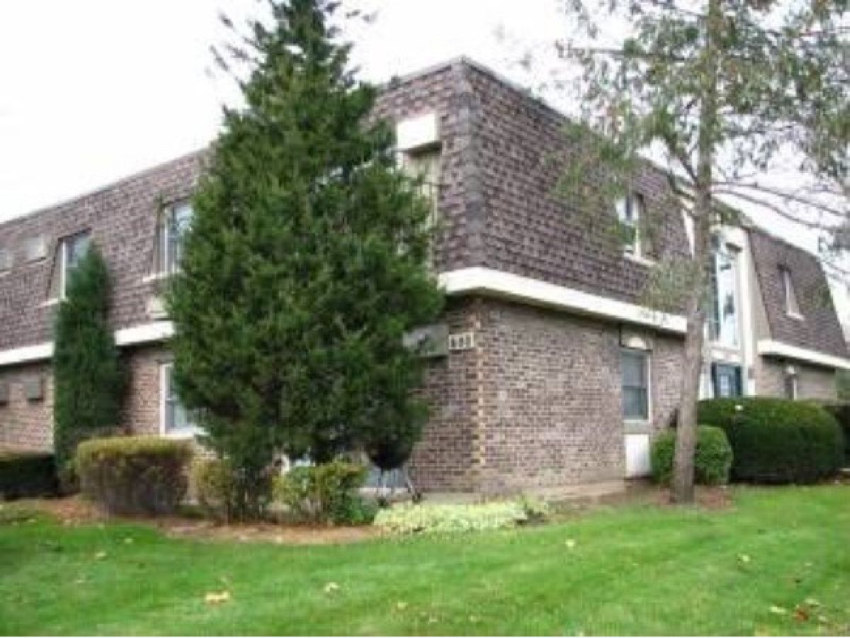 Condominiums & Homes Rented Buffalo Ridge Buffalo Grove Illinois, 600 Trace