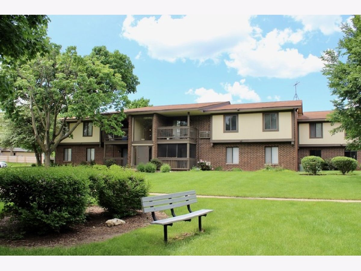 Condominiums Rented Somerset Crystal Lake Illinois, 590 Somerset
