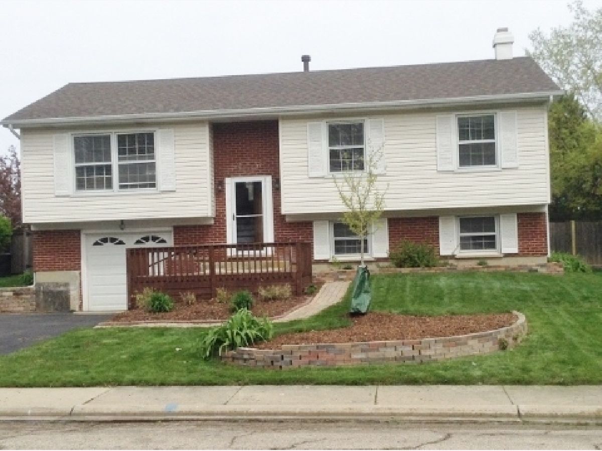 Homes Rented Old Mill Grove Lake Zurich Illinois, 120 Hobble Bush