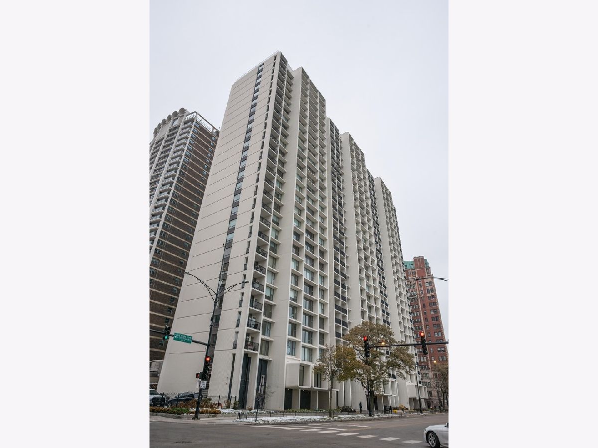Condominiums Rented Harbor House Chicago Illinois, 3200 Lake Shore