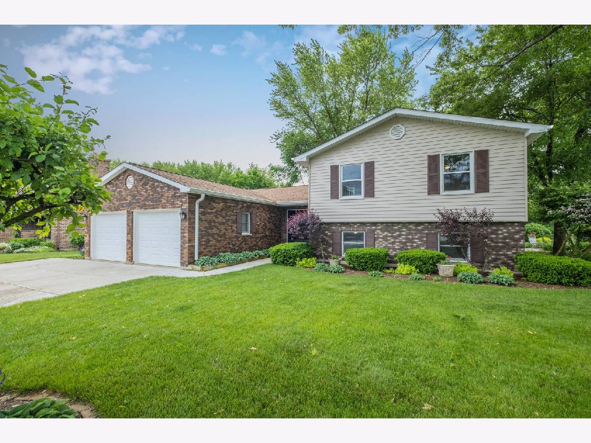 Homes Sold Konen Aurora Illinois, 825 Donna