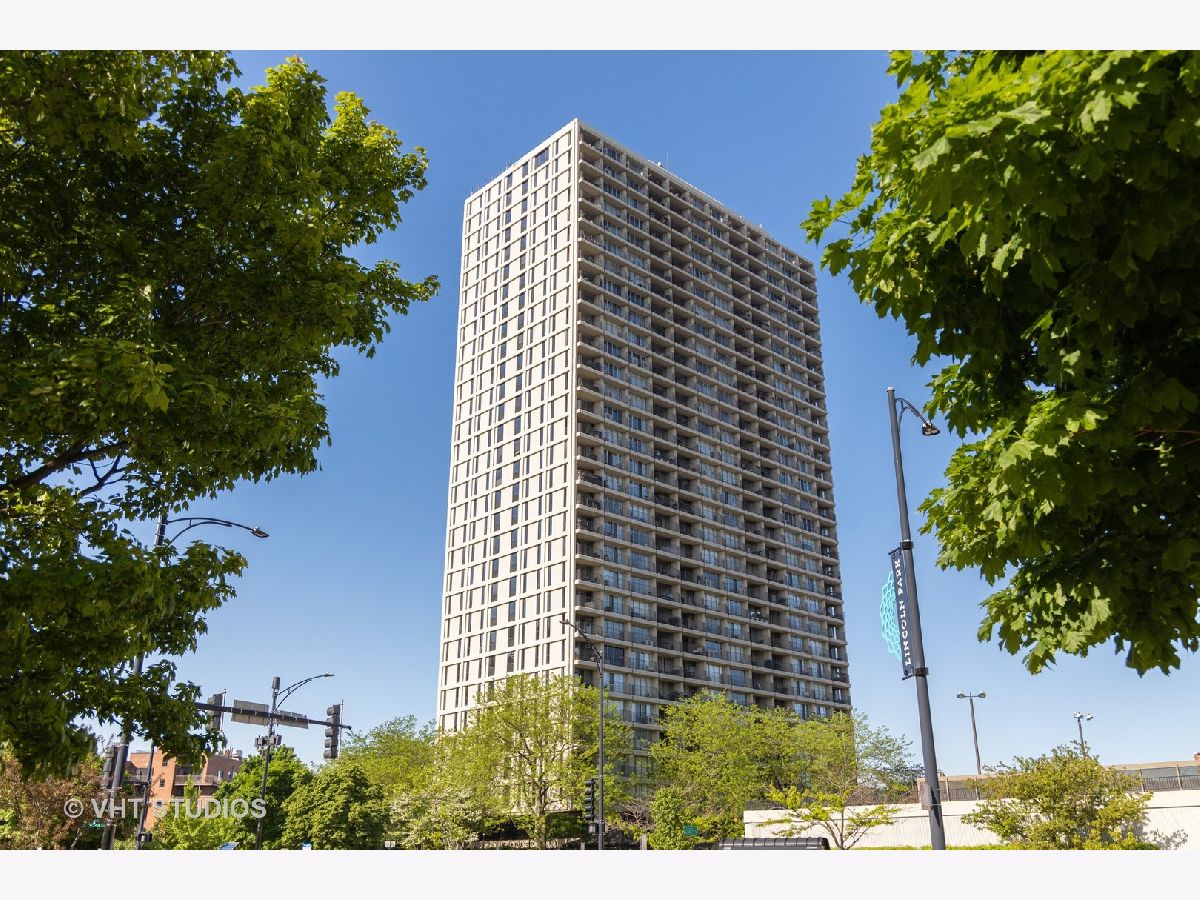 Condominiums Sold Lincoln Park Towers Chicago Illinois, 1960 Lincoln Park West