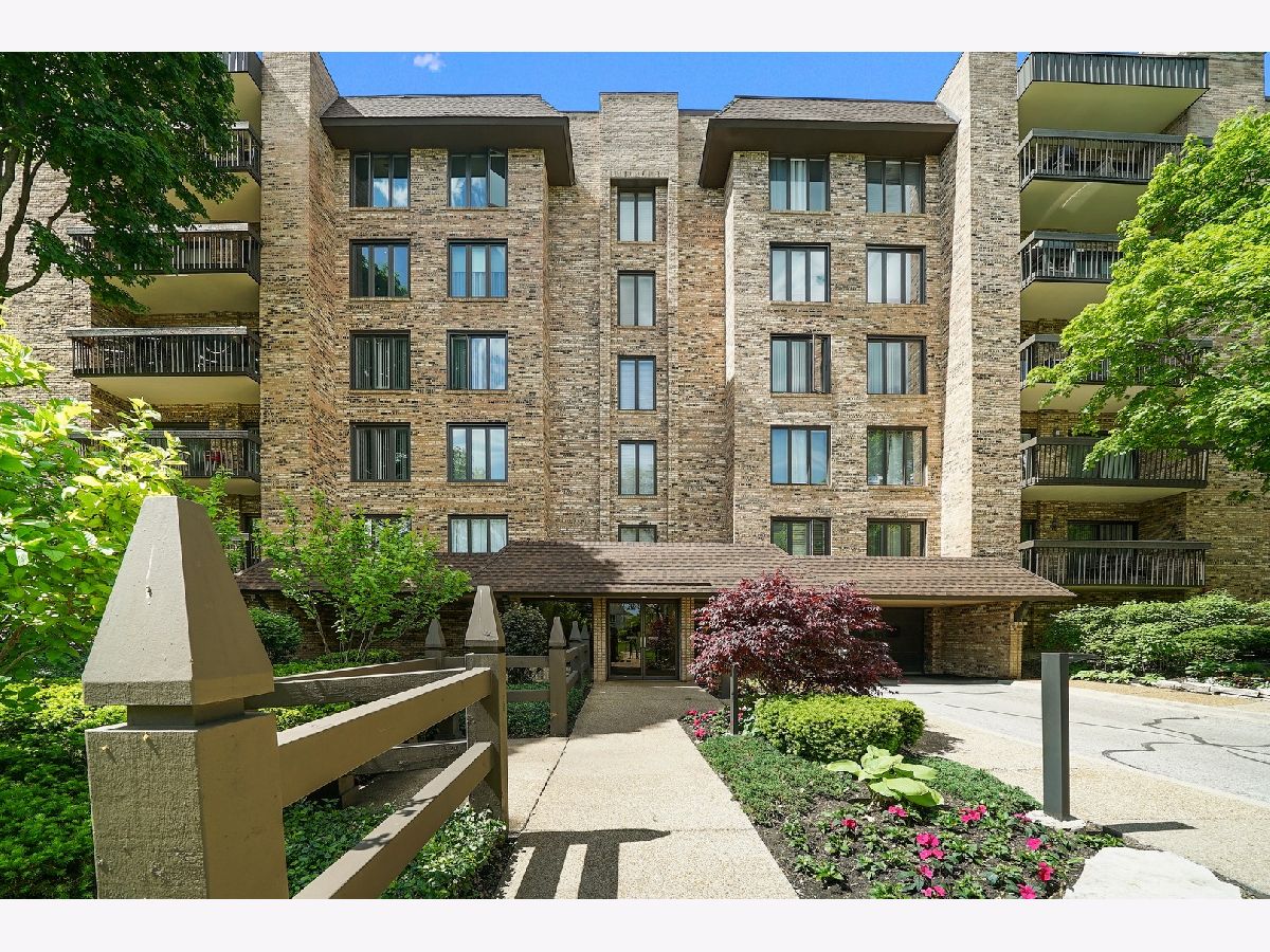 Mission Hills Northbrook IL, Condos & Townhomes & Homes For Sale & For