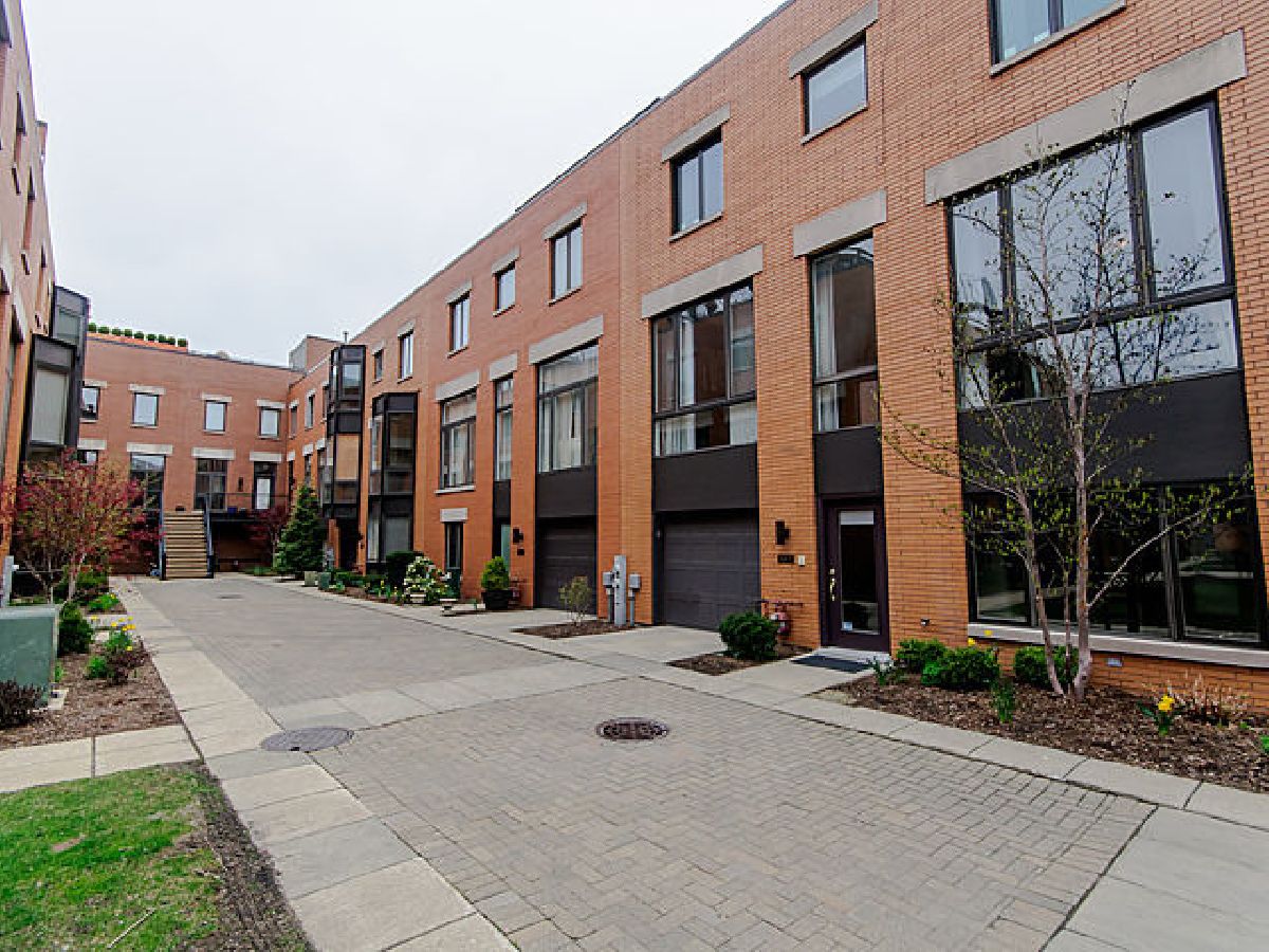 Townhomes & Condos Rented Cleveland Court Chicago Illinois, 1433 Cleveland