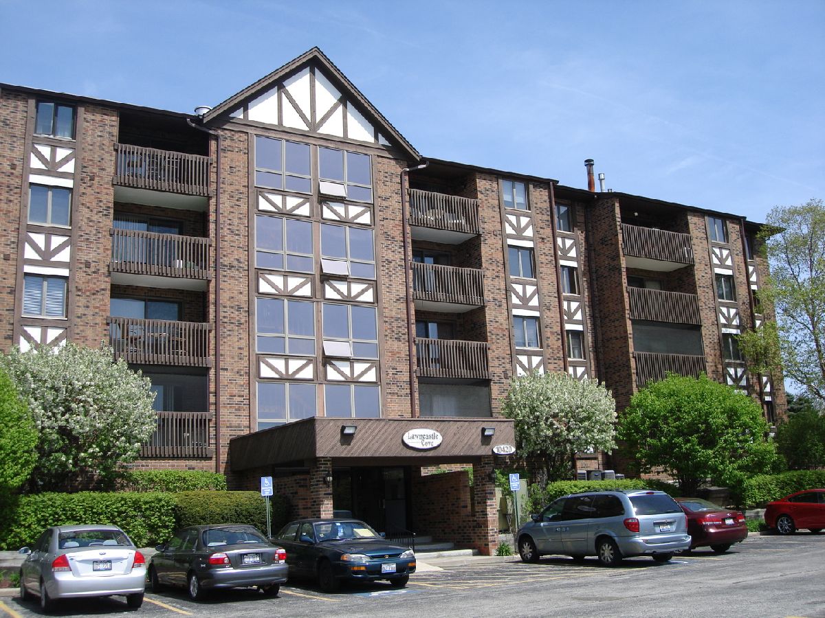 Condominiums Rented Lawncastle Cove Oak Lawn Illinois, 10420 Circle